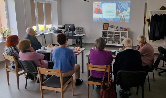Suaugę „Skaitmeninė banga” Platelių miestelio bibliotekoje