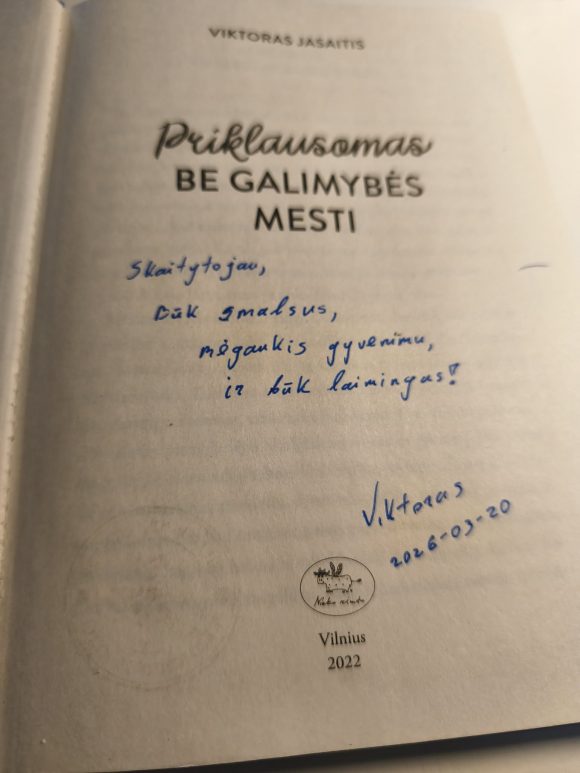 654220151_1355235999971693_4180729551234522024_n „Priklausomas. Be galimybės mesti“