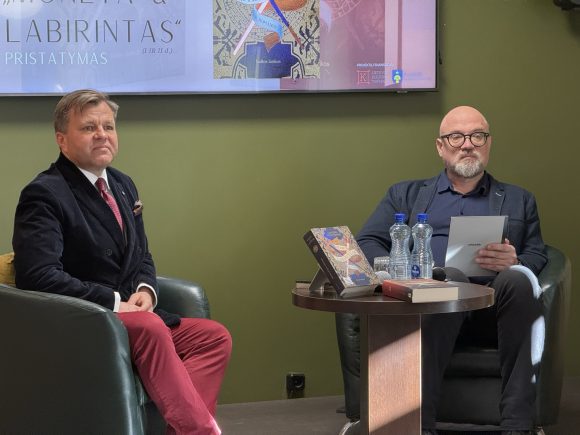 659048932_1395205152647050_1100188291674676587_n Pirmasis literatūrinis susitikimas Plungės viešojoje bibliotekoje – paaiškinkit man knygą!