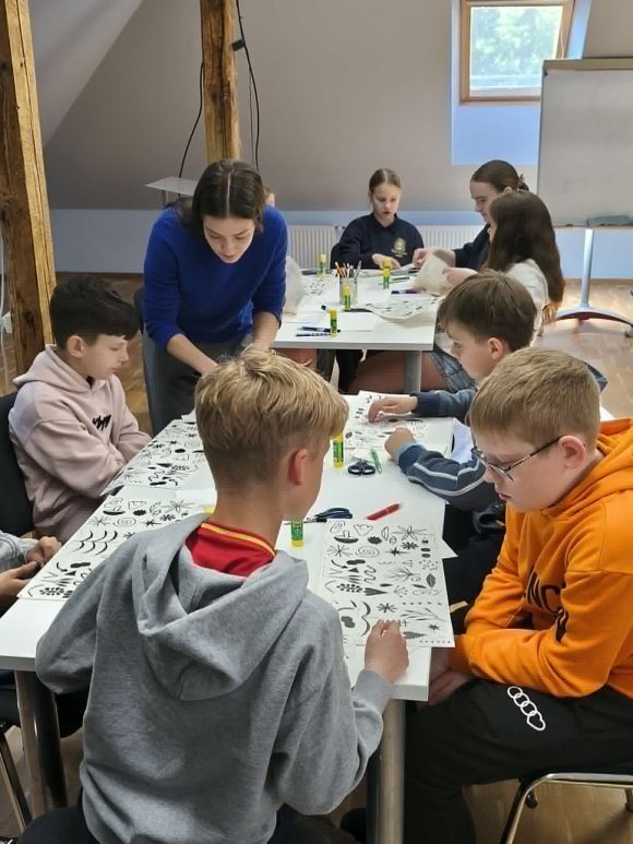 713443579_1418628170299142_3960577066604493532_n Grafikos ir koliažo dirbtuvės: kuriame istorijų personažus