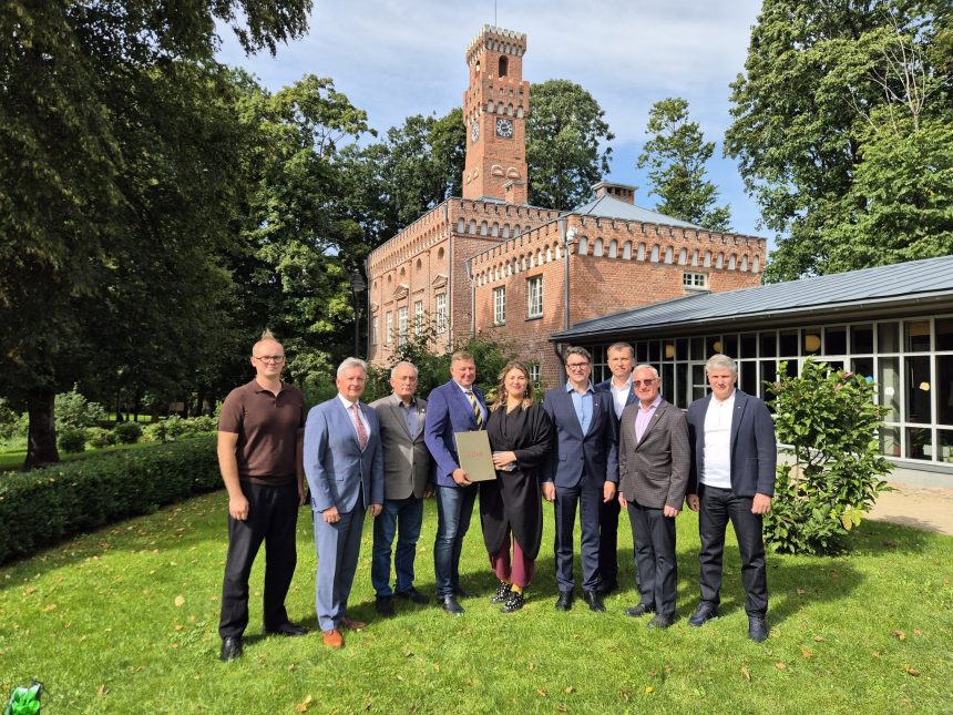 799347208_1540385521462345_8608646098159005001_n Vilnius LITUA Rotary klubas Plungės viešajai bibliotekai įteikė neeilinę dovaną